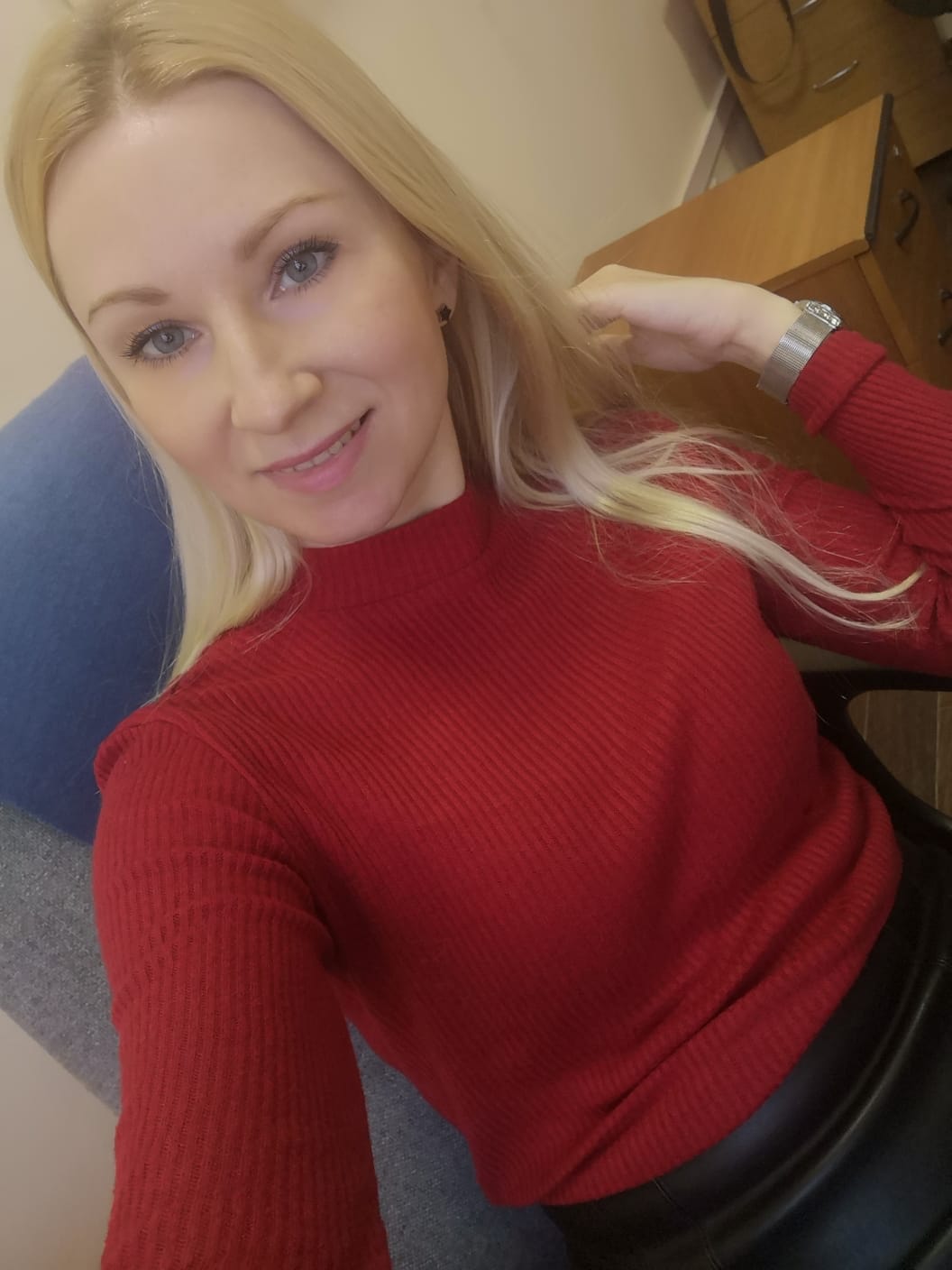 AI generated: Realistic Vision V2.0 prompt: Царица всего мира (Realistic Vision V2.0 - Fashion)