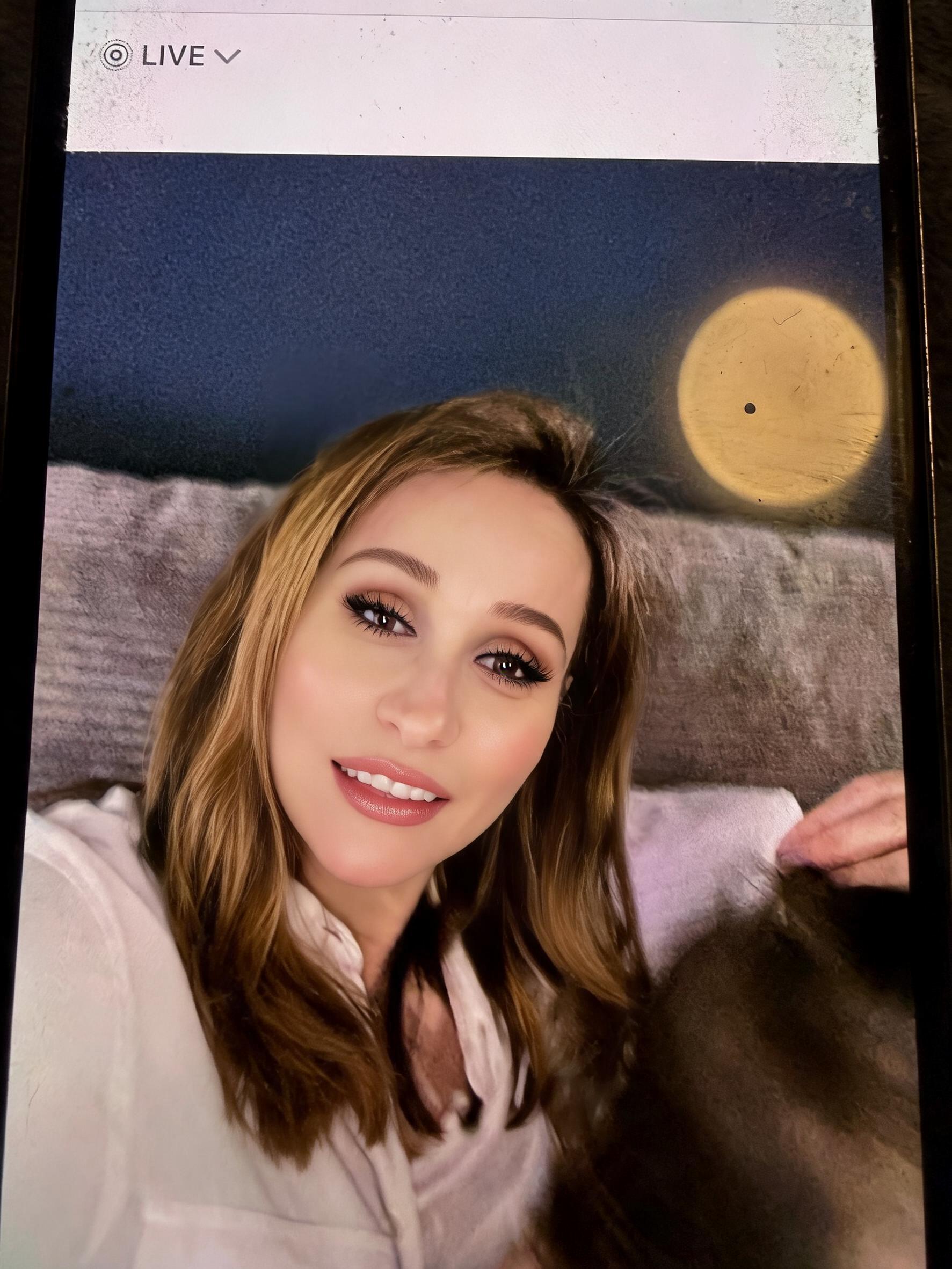 صورة مولدة بالذكاء الاصطناعي: Seedream 5 prompt: mach mein gesicht hübscher und meine haare, lass m... (نموذج Seedream 5 - فن مفاهيمي)