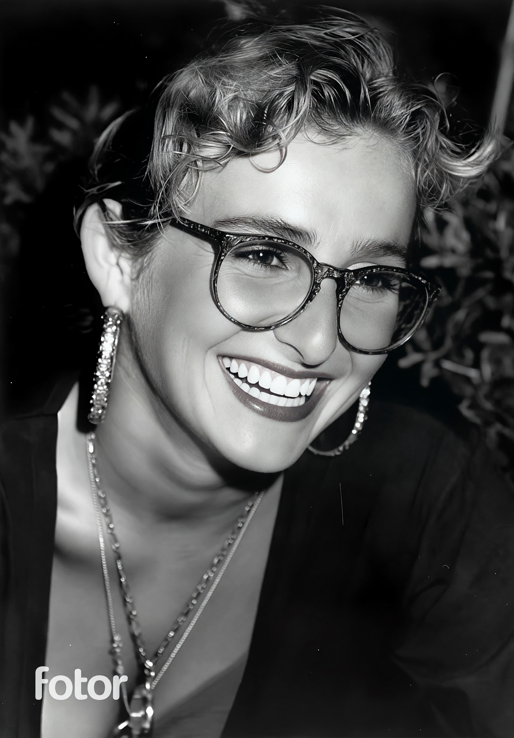 صورة مولدة بالذكاء الاصطناعي: Grok Image prompt: Beauty hot smile (نموذج Grok Image - فن مفاهيمي)